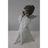 A Lladro figurine 23cm tall