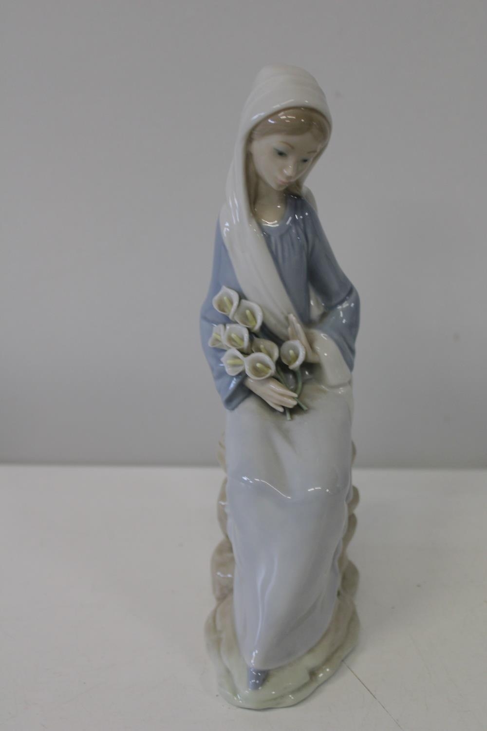 A Lladro figurine 25cm tall