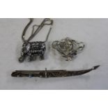 Three pieces of vintage jewellery