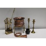 A selection of vintage brass & copper ware items