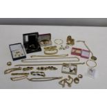 A selection of good quality gold plate/tone costume jewellery