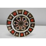 A Royal Crown Derby Imari pattern plate 1128 22cm dia