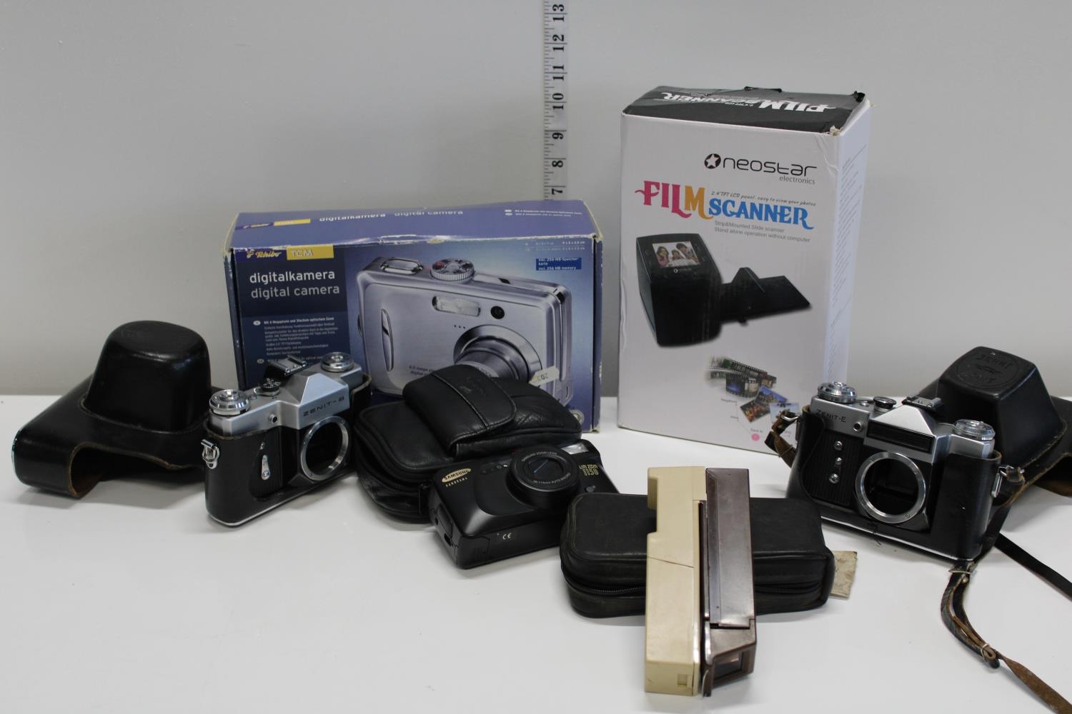 A job lot of assorted cameras & accessories