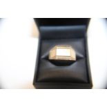 A 9ct gold signet ring size W 1/2