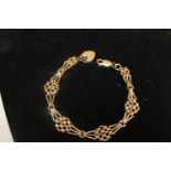 A 9ct gold padlock bracelet 5.96 grams