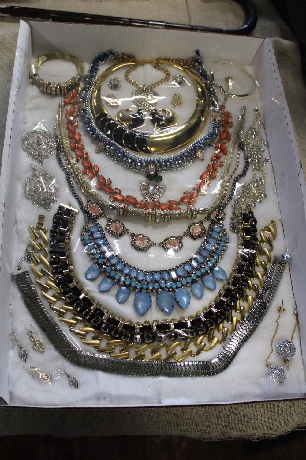 A good tray of costume jewellery