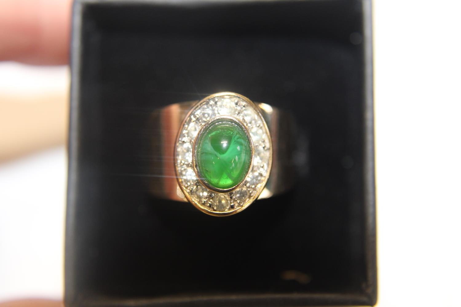 A 18ct gold ring with green central stone. 8.73 grams (for scrap or repair)