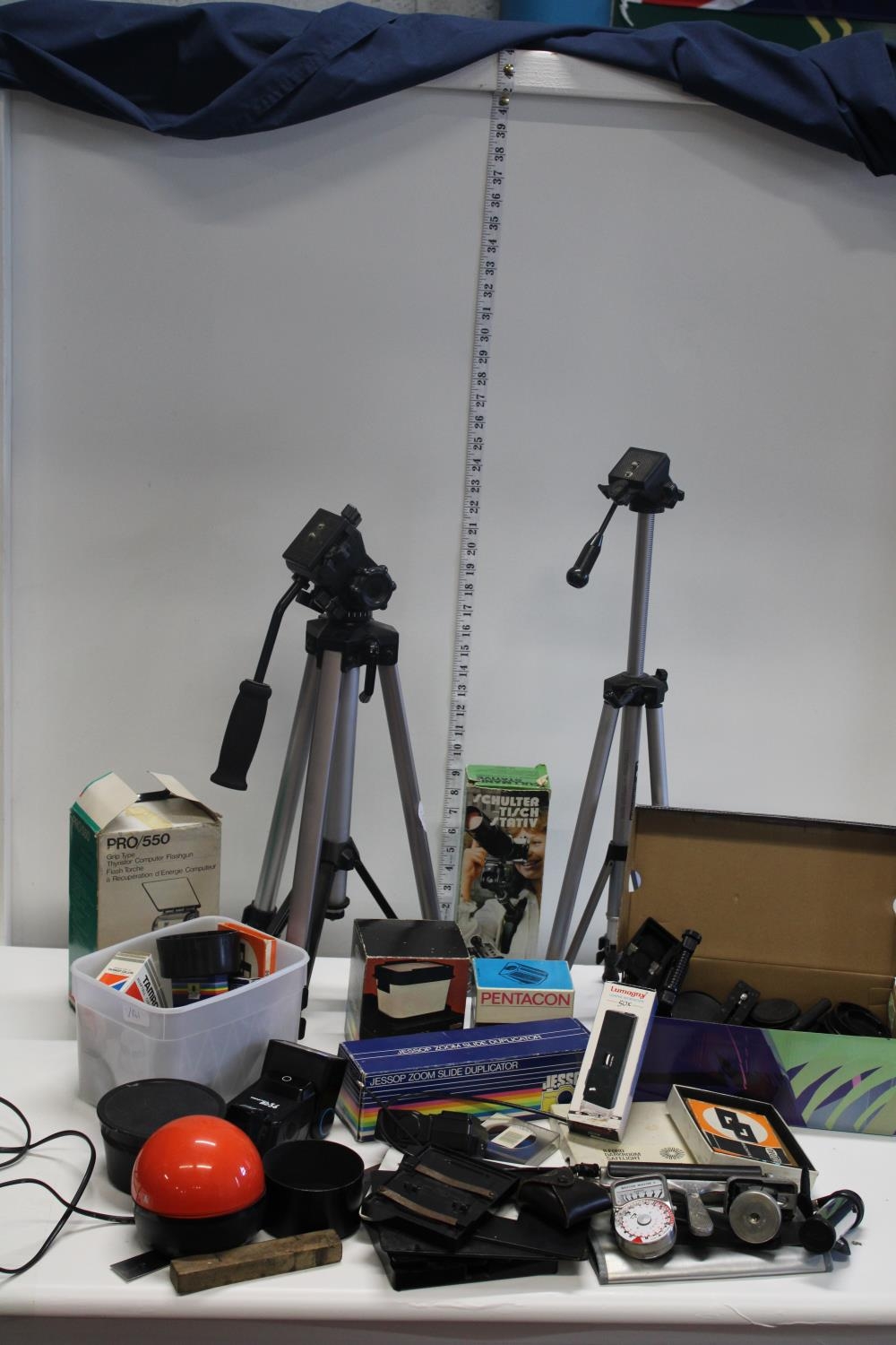 A job lot of assorted photographic equipment