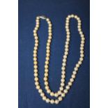 Set of simulated pearls with a silver clasp