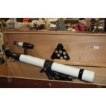 A vintage Prinz astronomical telescope model No440 with tripod. Postage unavailable
