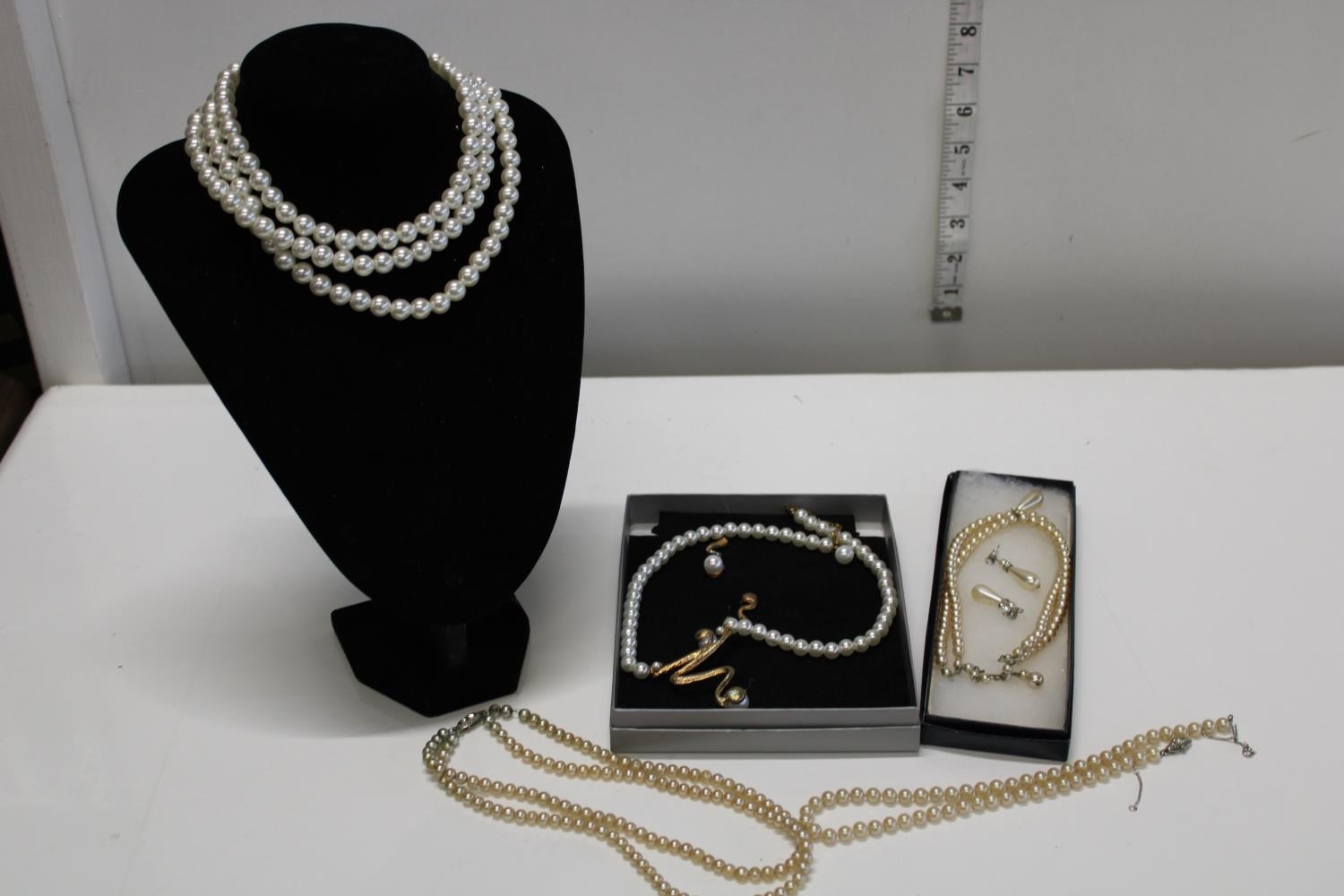A selection of modern and vintage pearl necklaces