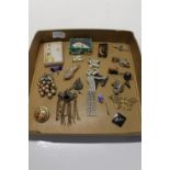 A selection of costume jewellery brooches