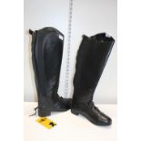 A new pair of ladies boots size 6