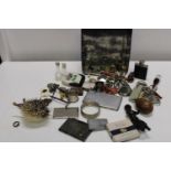 A job lot of assorted collectables