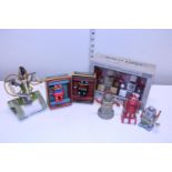 A job lot of assorted wind up robot models