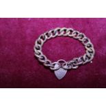 A 9ct gold chunky bracelet with padlock 19.50g