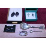 A selection of continental silver jewellery items