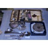 A job lot of assorted collectable metal wears
