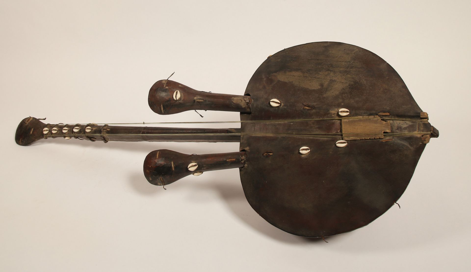 Großes Saiteninstrument