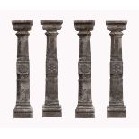 Satz von vier monumentalen Granitsäulen.