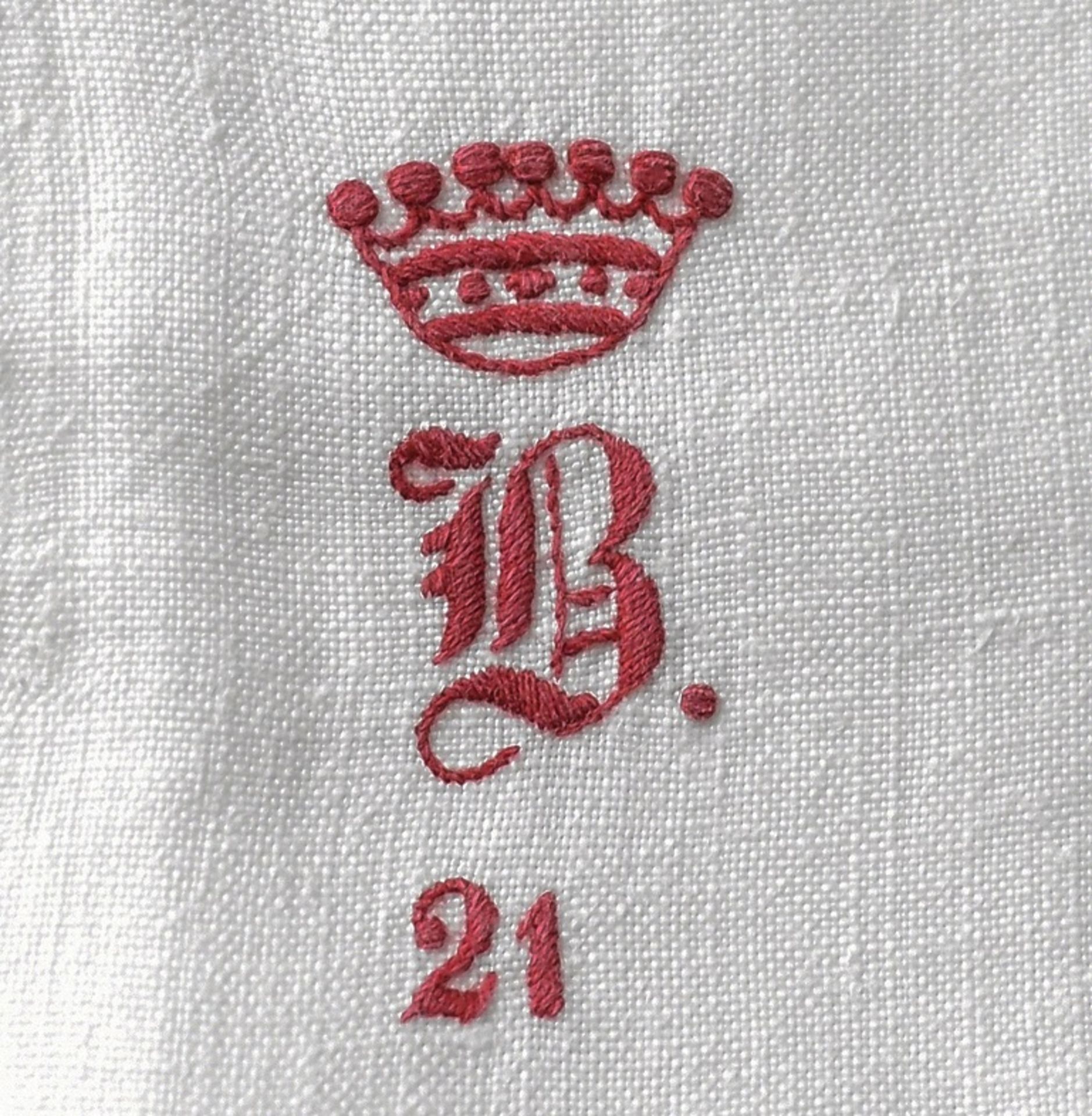 Paar Laken mit Monogramm "B" unter Freiherrenkrone, - Image 2 of 2
