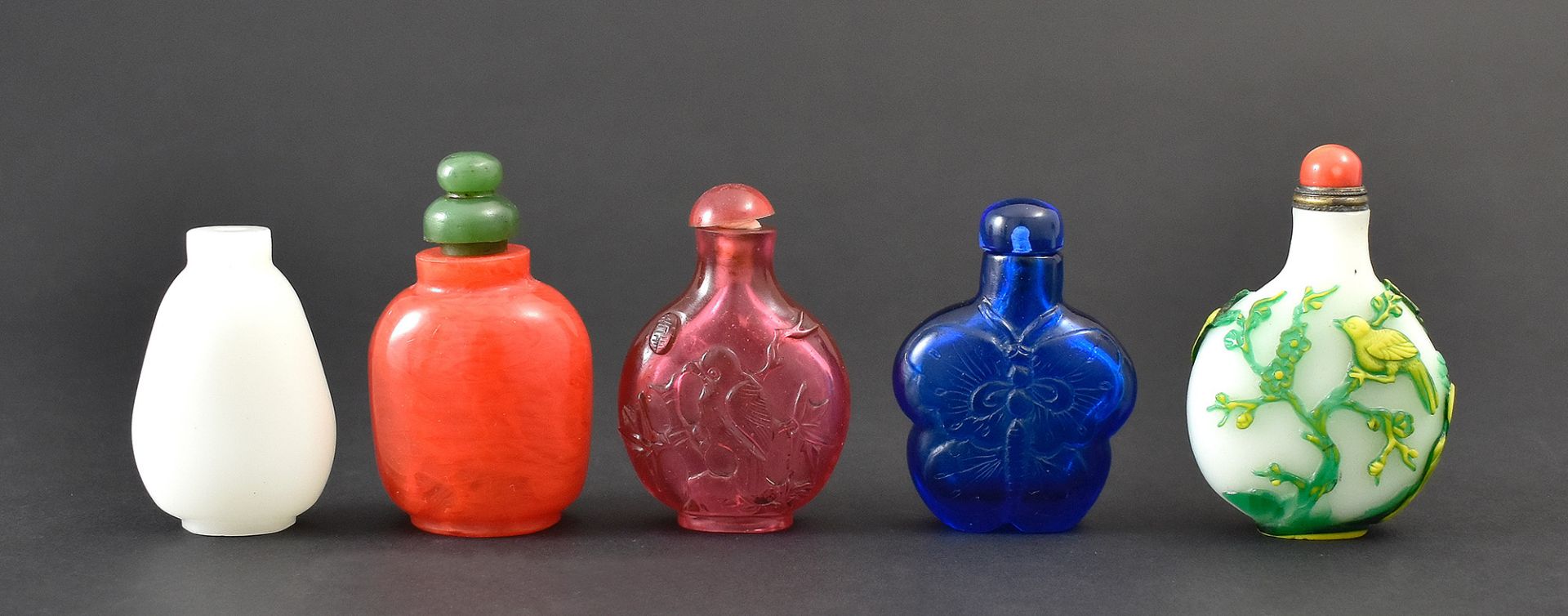 Fünf Snuffbottles