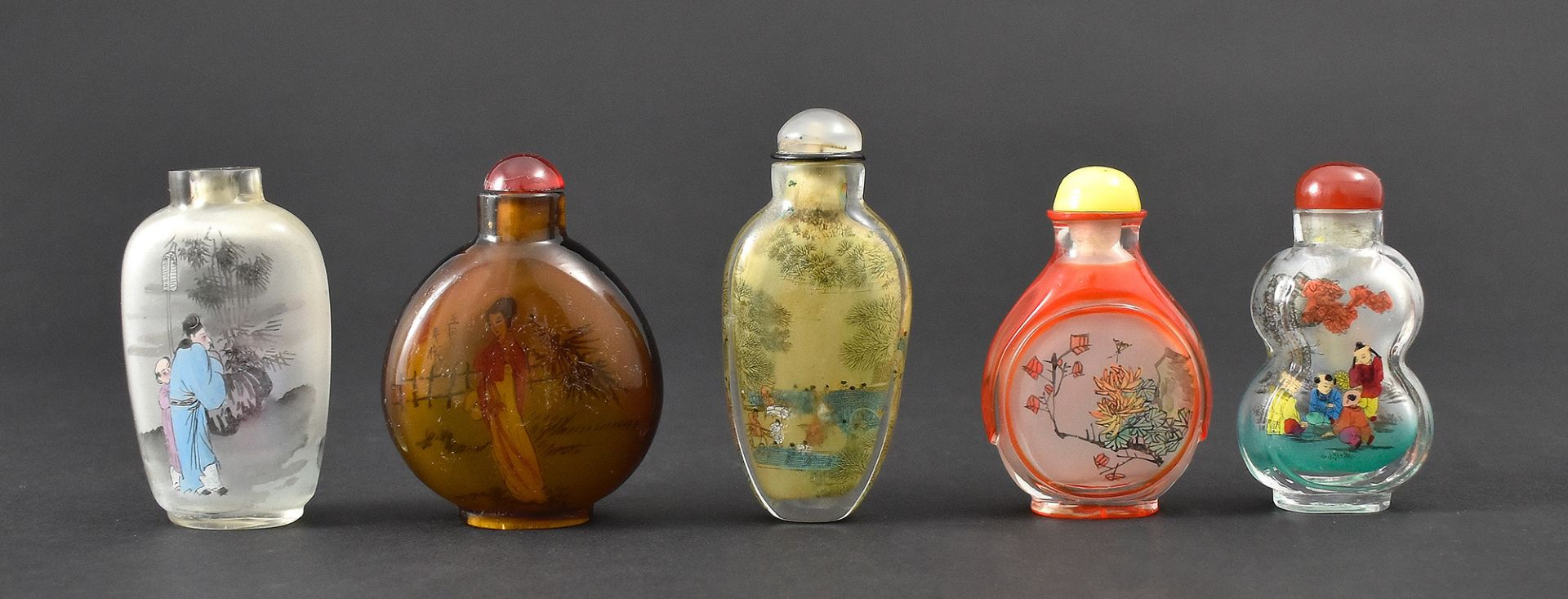 Fünf Snuffbottles