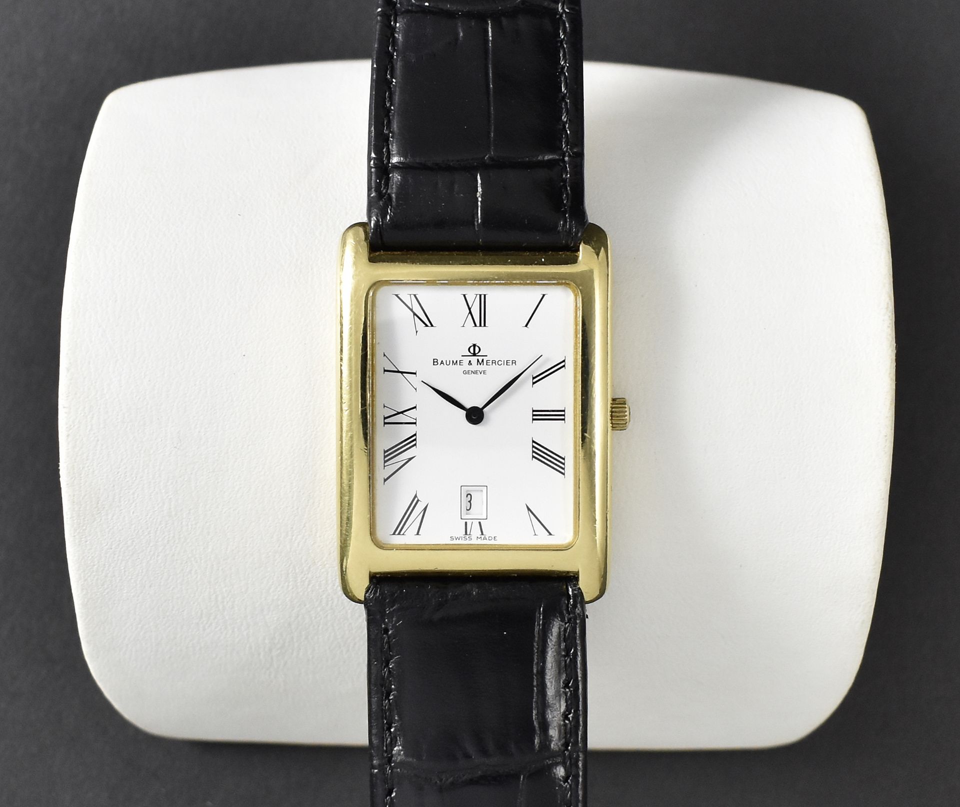 Feine goldene Baume & Mercier-Herrenarmbanduhr.