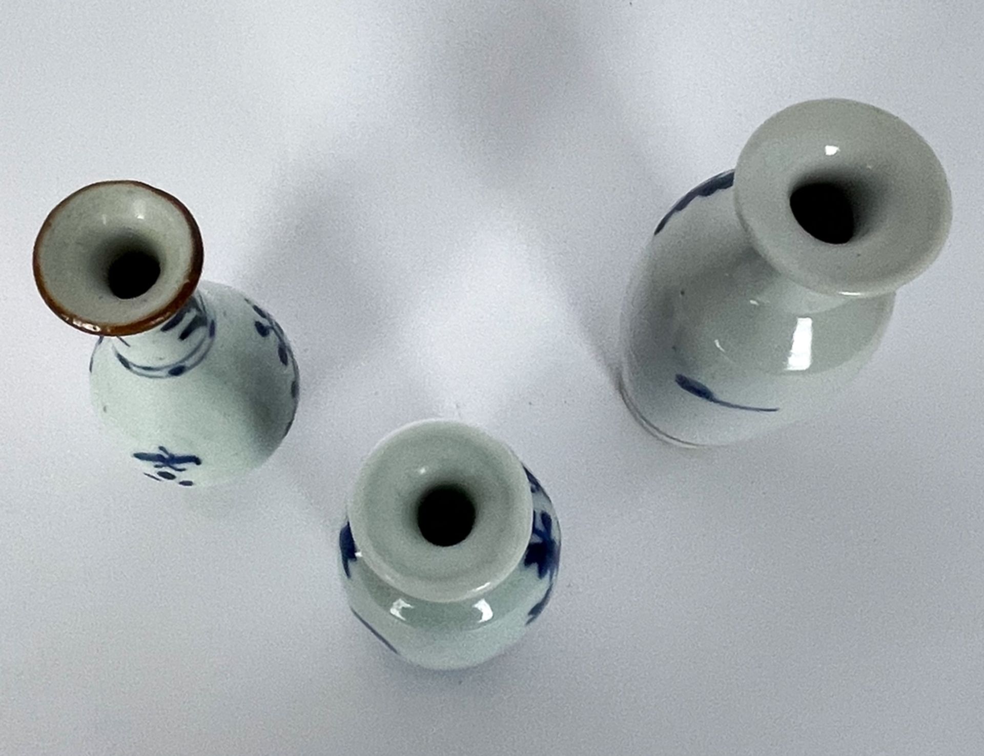 Konvolut kleiner blau bemalter China Vasen  - Bild 4 aus 6