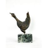 Moderne Bronzeskulptur auf Marmor "Vogel/Hahn" 