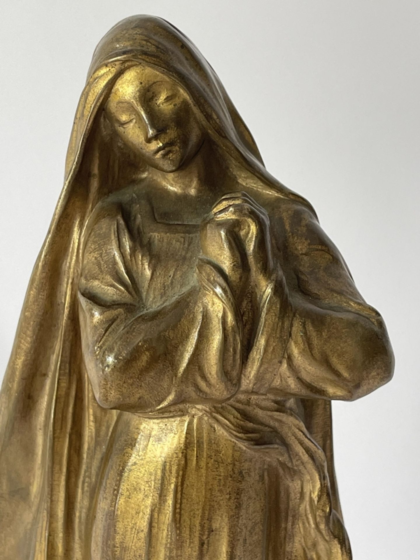 Vergoldete Bronzemadonna auf Marmorsockel - Bild 2 aus 8