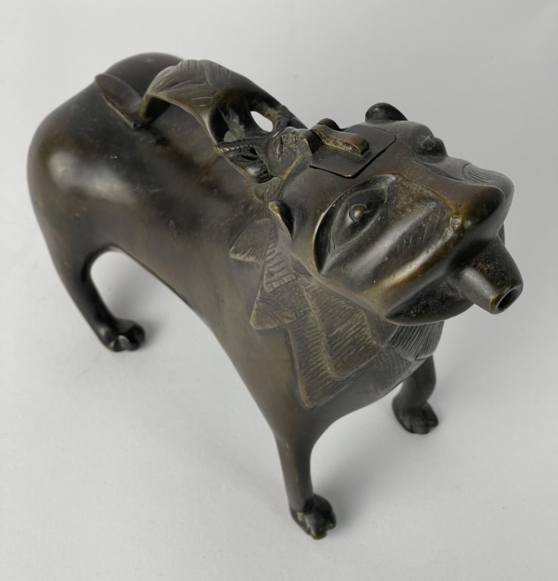 Aquamanile aus Bronze in Form eines Löwen - Image 4 of 13