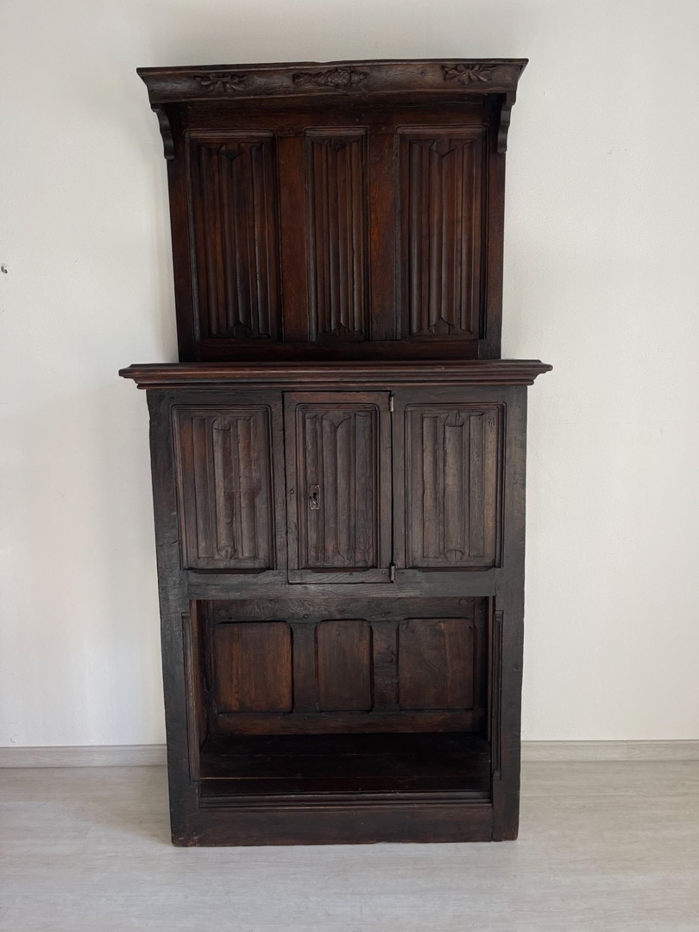 Originaler Gotischer Schrank