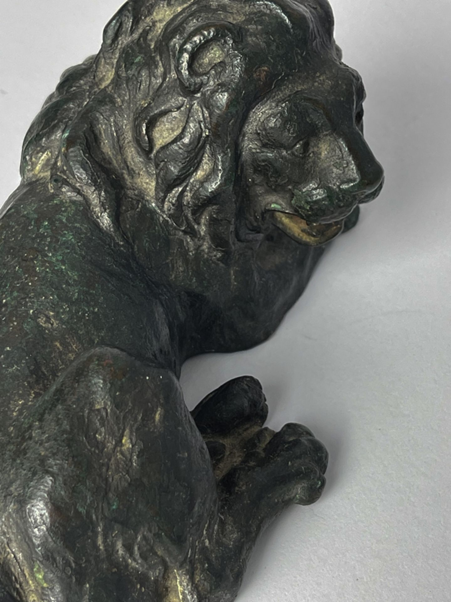 Bronze Figur Liegender Löwe - Image 2 of 8