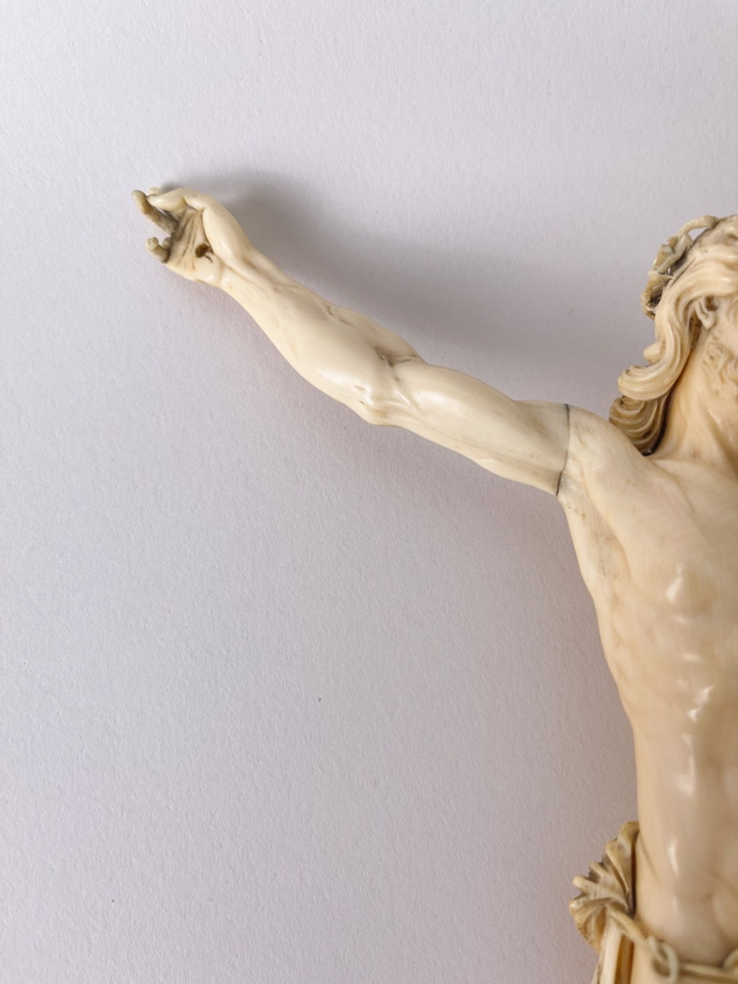 Meisterarbeit Fein geschnitzter Elfenbein Christus - Bild 4 aus 8