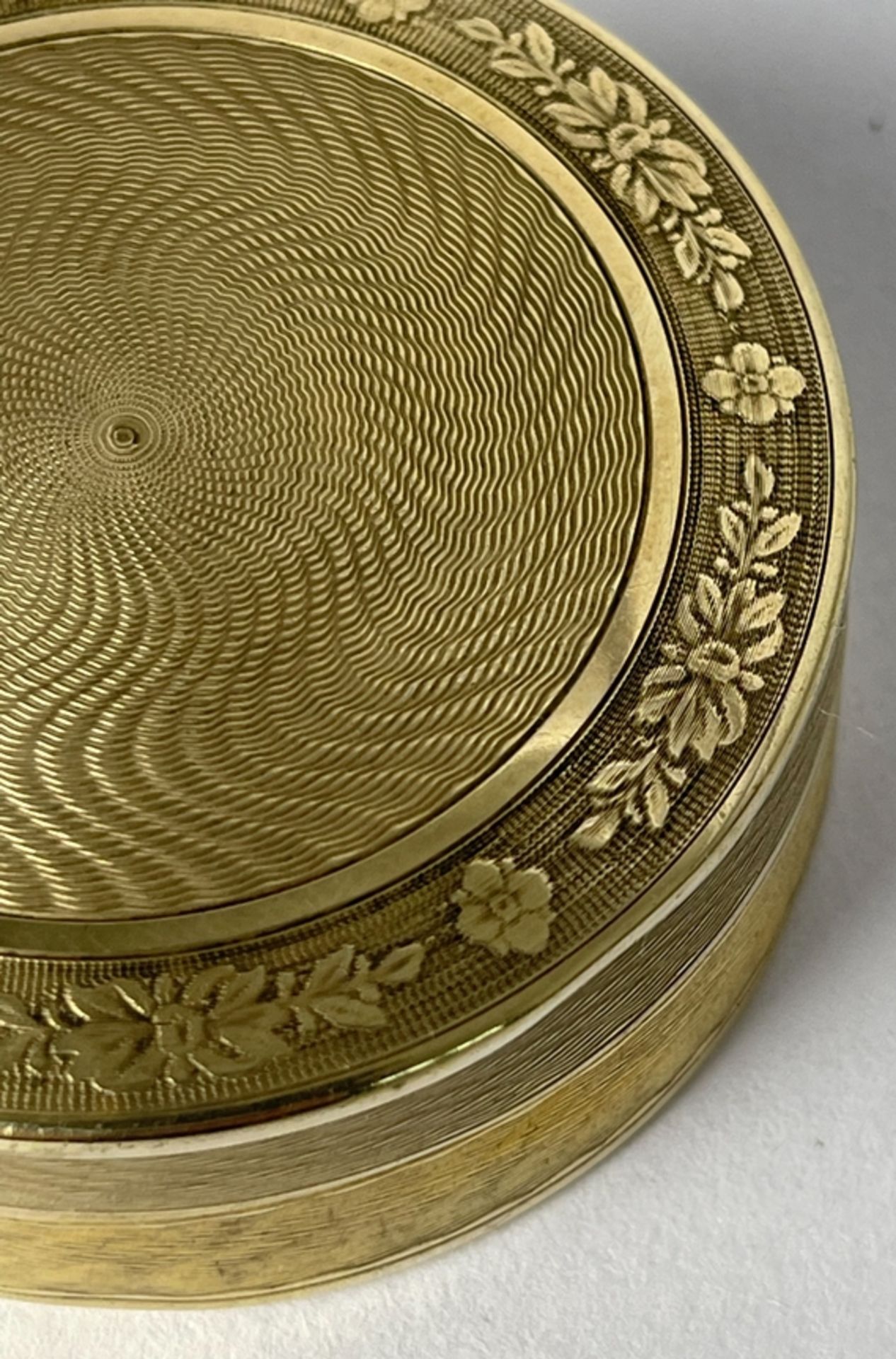 Hochwertige feinst gravierte vergoldete Silberdose - Image 3 of 7