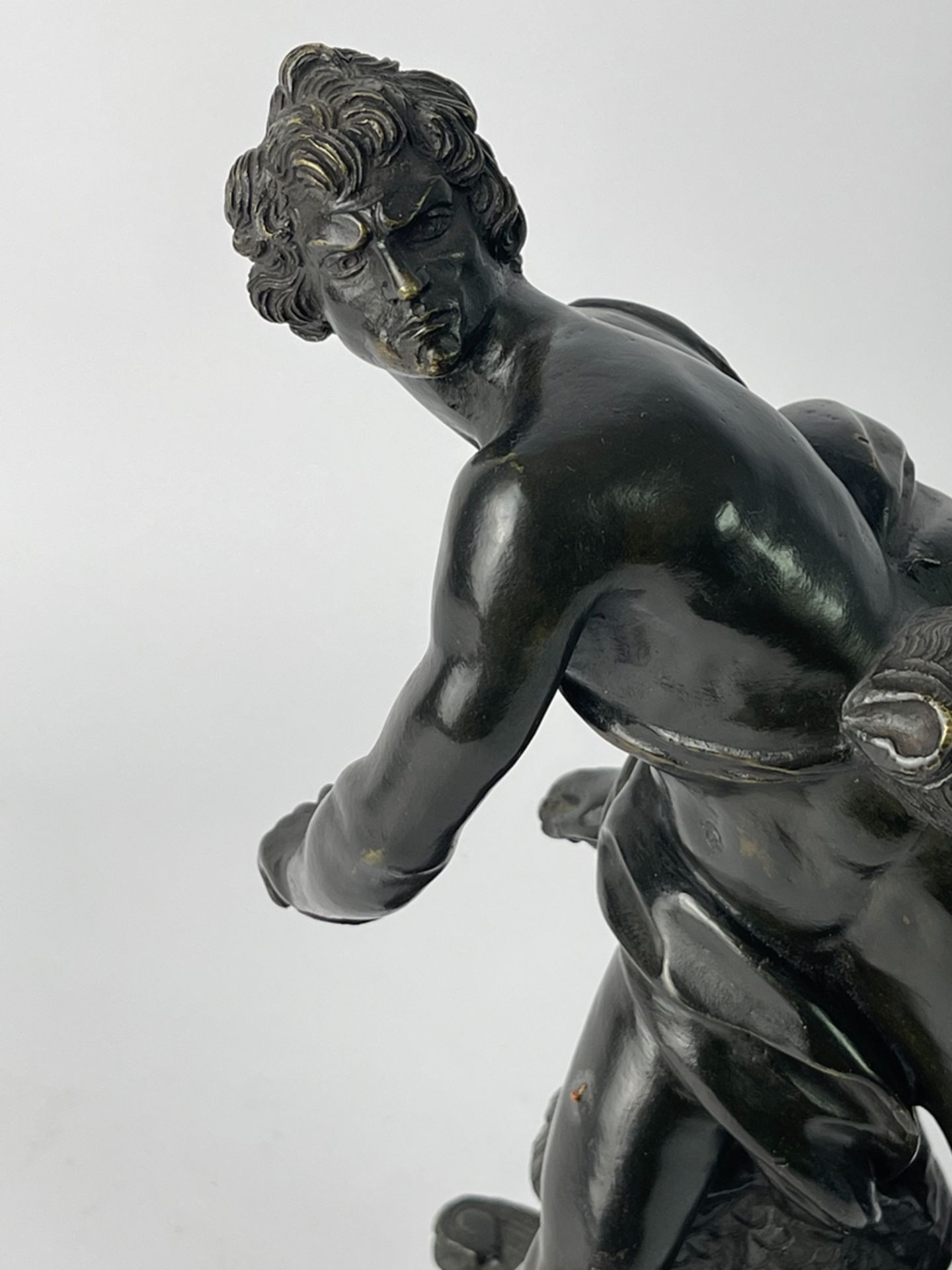 Sehr fein ausgearbeitete Bronze eines Kriegers - Bild 5 aus 16