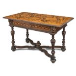 Prächtiger Salon-Tisch im Renaissance-Stil