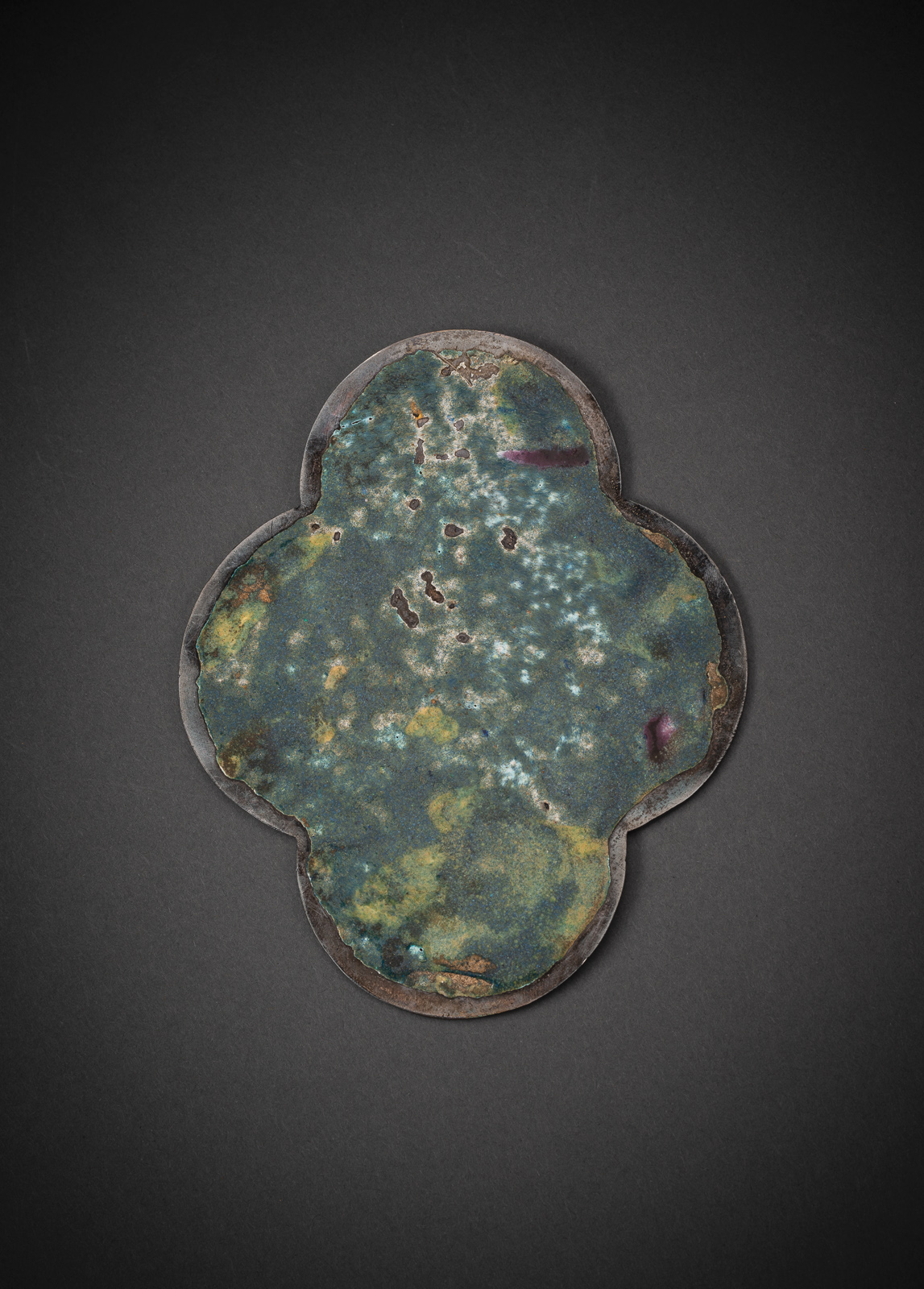 A QUARTREFOIL SILVER AND ENAMEL PLAQUE WITH GOLGATHA - Image 2 of 2