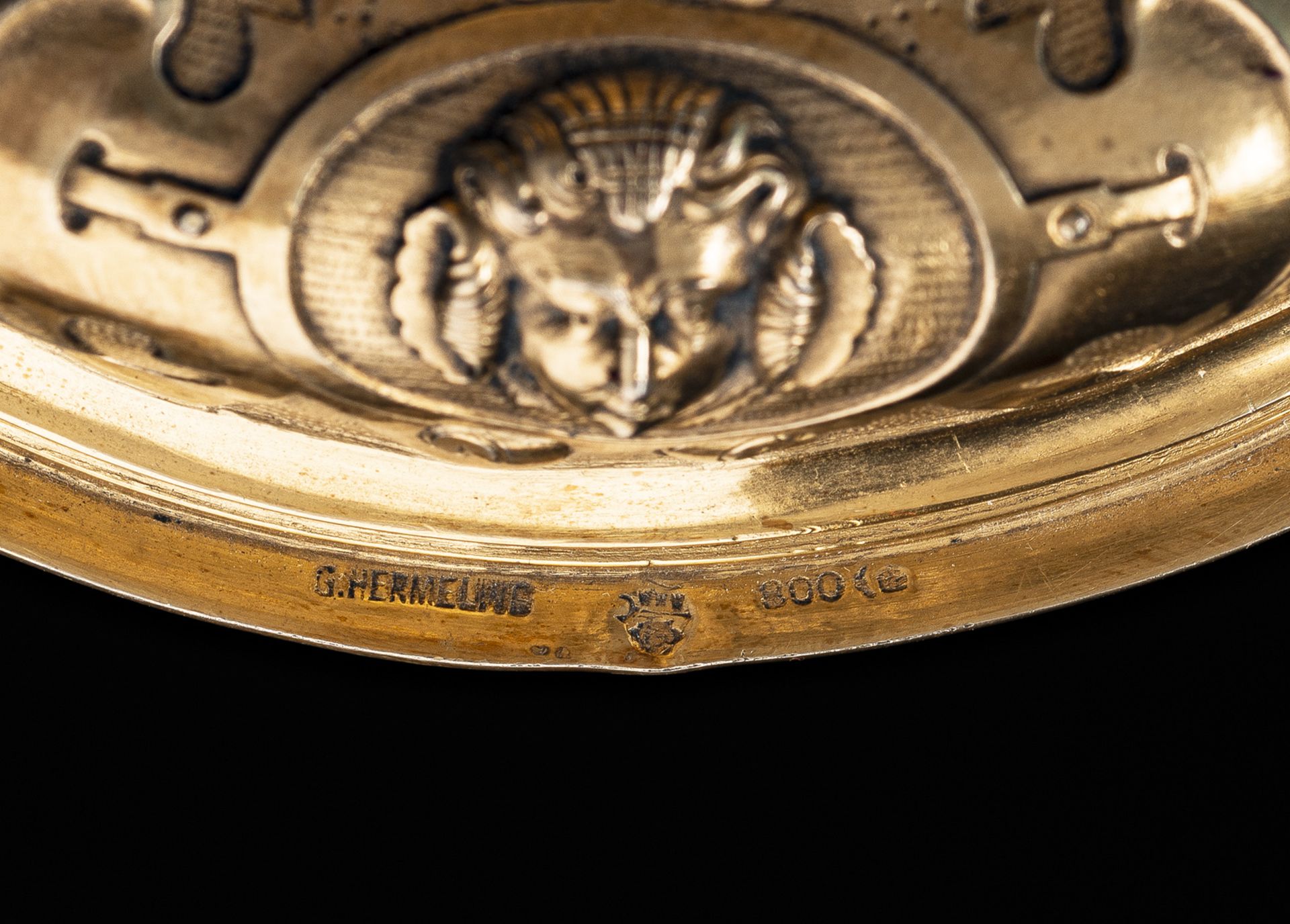 A LARGE SILVERGILT RENAISSANCE STYLE CUP AND COVER - Image 4 of 4