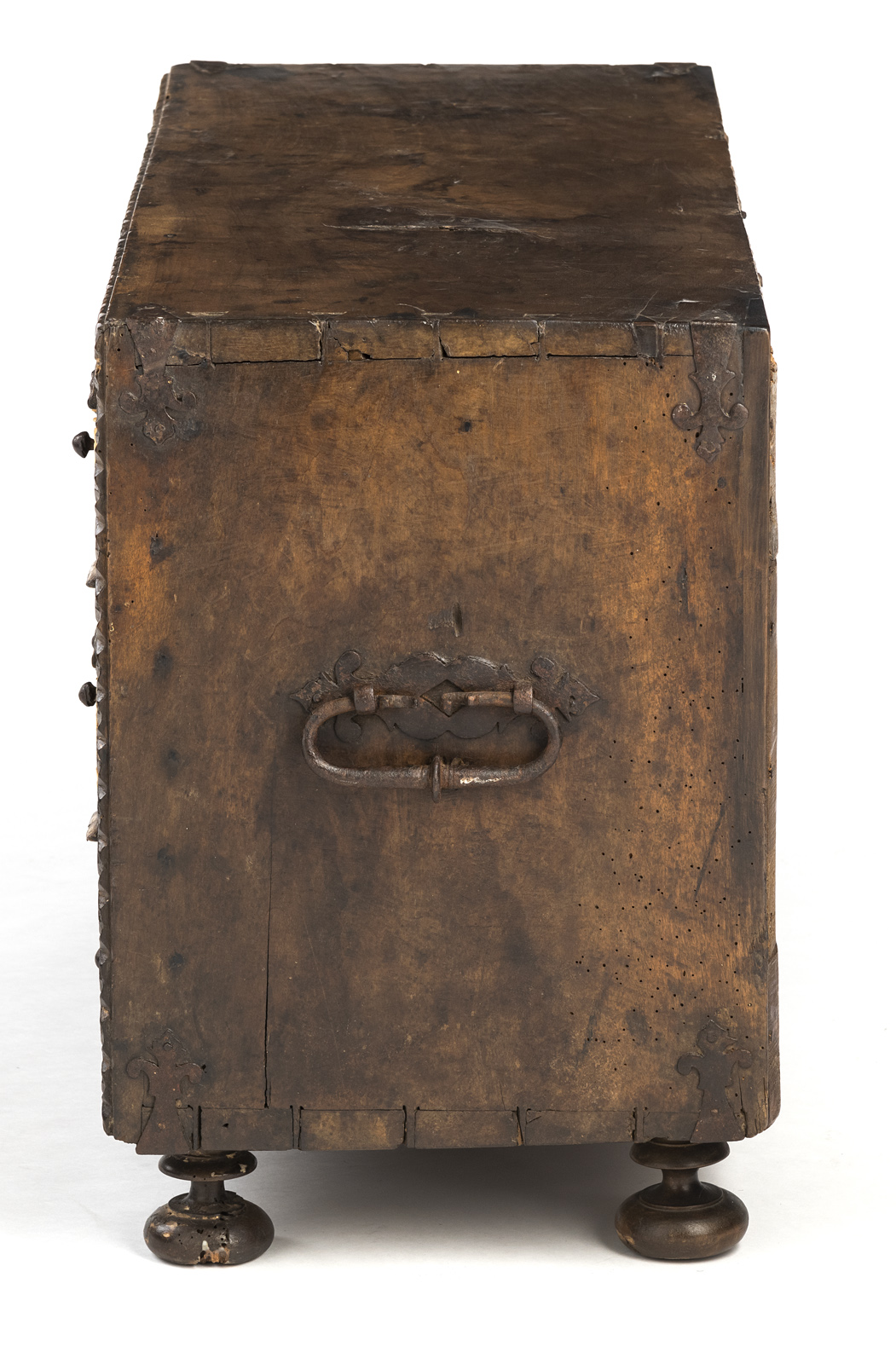 A FINE SPANISH IRON MOUNTED RENAISSANCE CABINET - SO-CALLED VARGUENO - Image 7 of 8