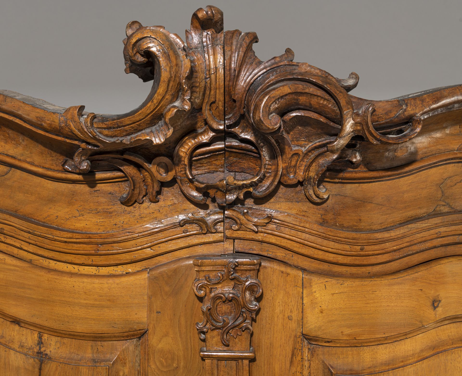 A LARGE BAROQUE BRASS MOUNTED CARVED WALNUT CUPBOARD - Image 6 of 9