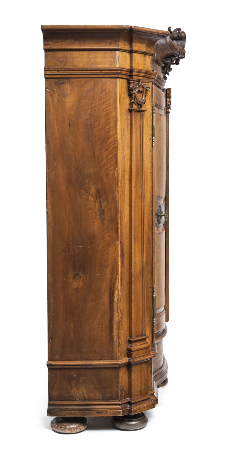 A LARGE BAROQUE BRASS MOUNTED CARVED WALNUT CUPBOARD - Image 9 of 9