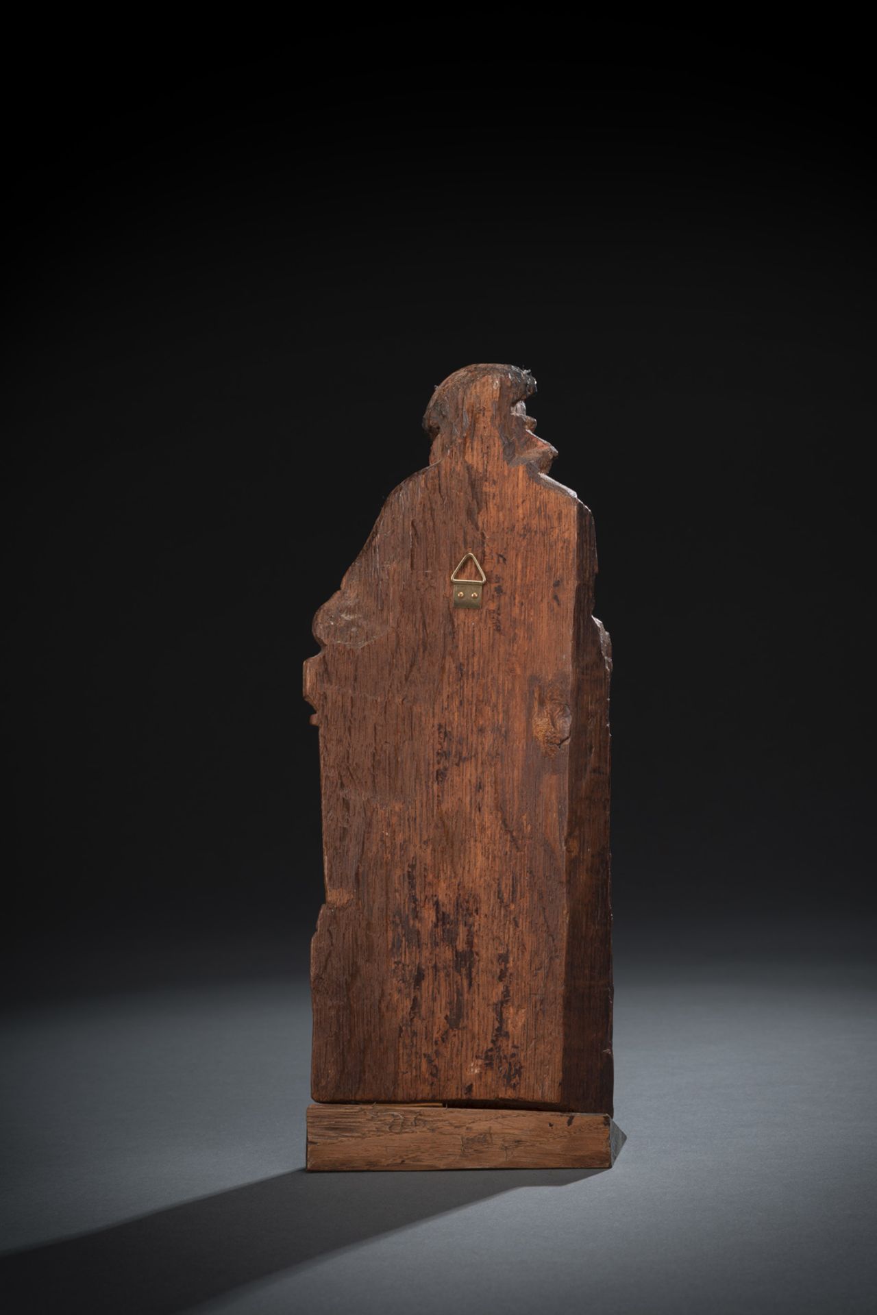 STANDING FIGURE OF A SAINT MONK BESIDE A CHOIR BENCH - Image 4 of 5