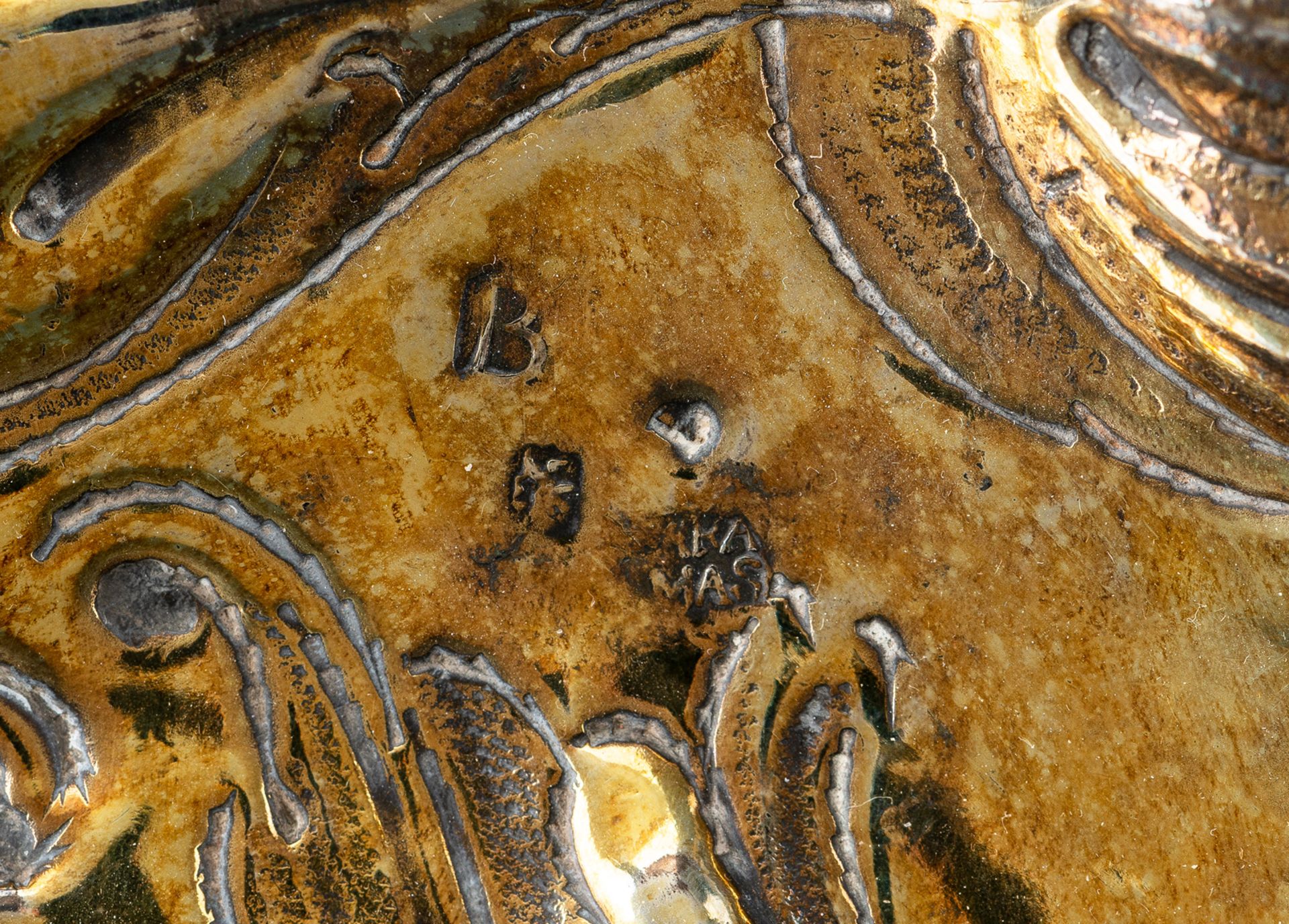 AN EMBOSSED SPANISH VERMEIL OVAL DISH - Image 2 of 2
