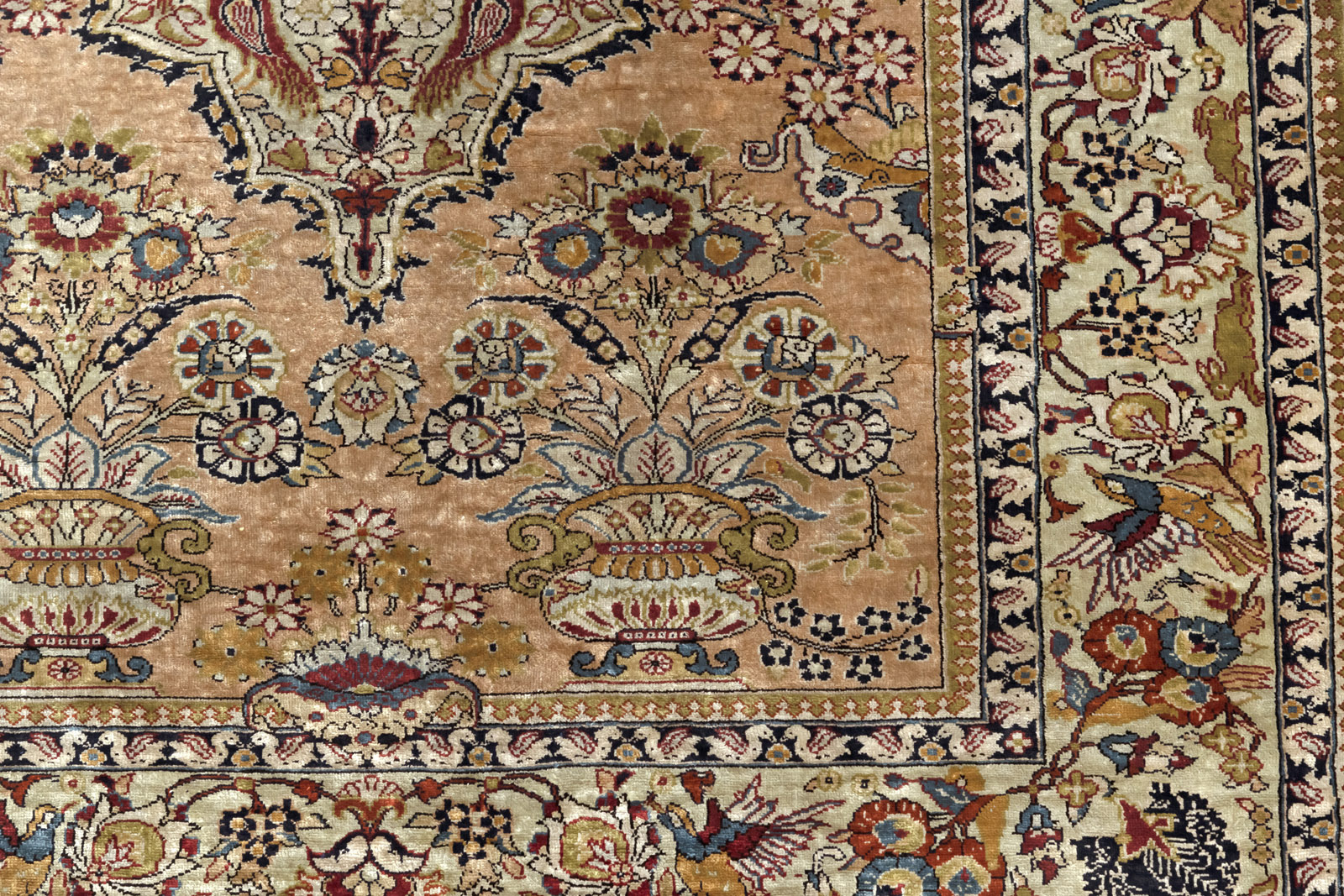 A FINE SMALL SILK RUG - Image 2 of 11