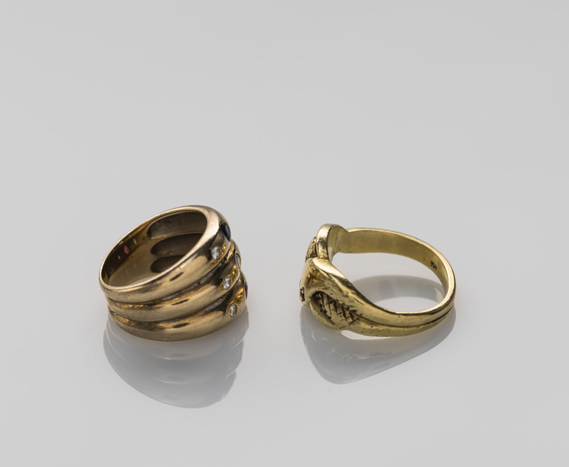 TWO GOLD RINGS - Image 2 of 4