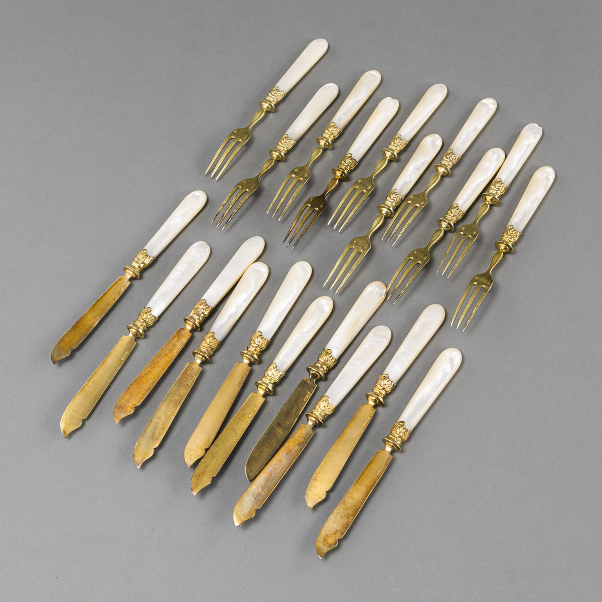 A GERMAN SILVERGILT AND MOTHER-OF-PEARL FRUIT CUTLERY FOR 10 - Image 3 of 5