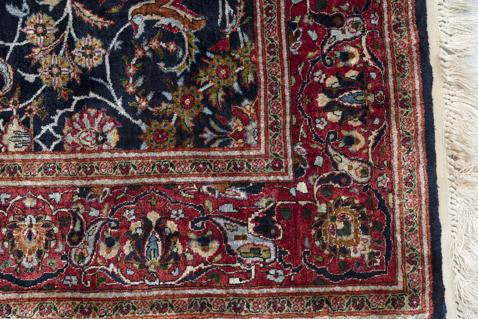 AN ALL OVER PATTERNED SILK RUG - Image 3 of 13