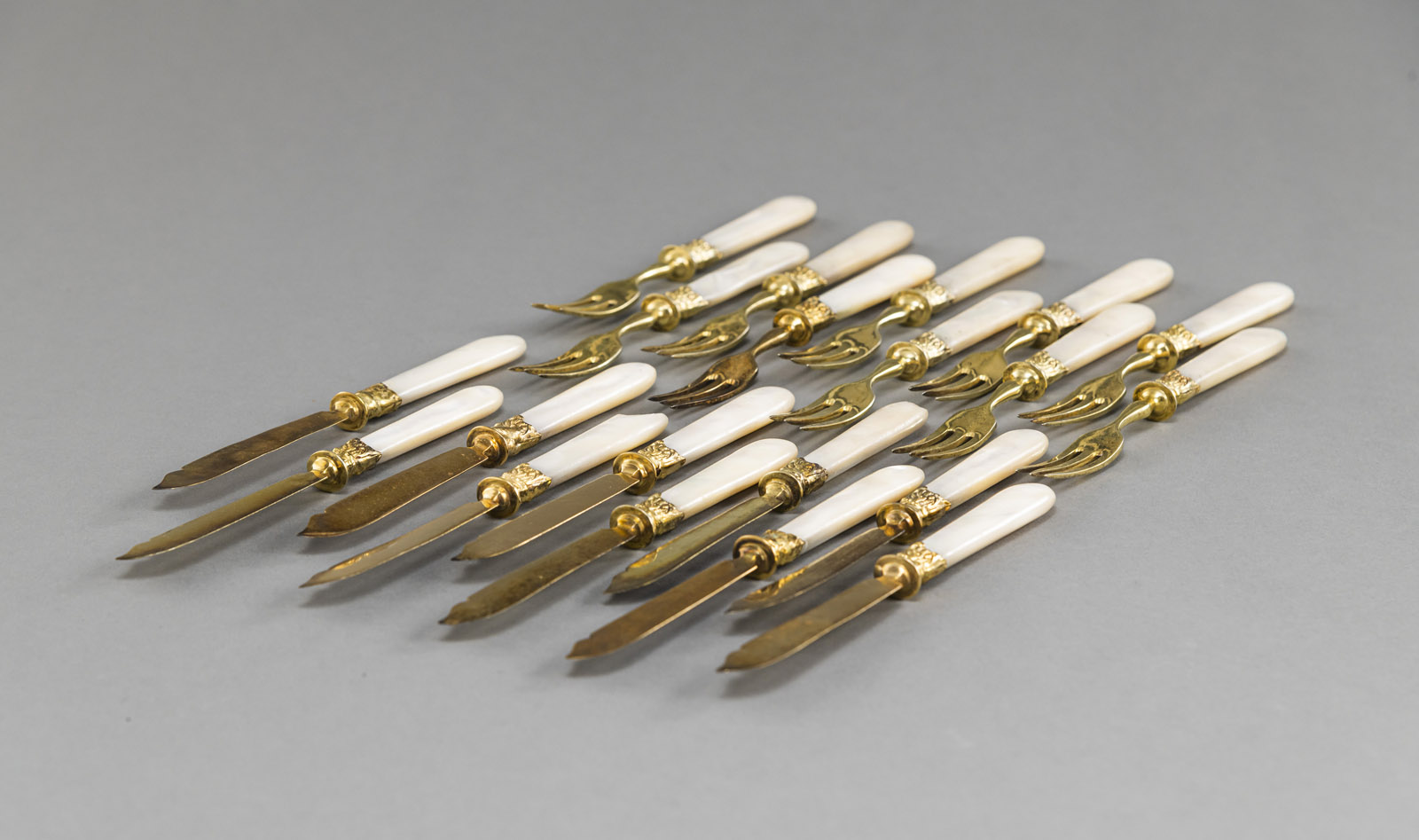 A GERMAN SILVERGILT AND MOTHER-OF-PEARL FRUIT CUTLERY FOR 10 - Image 2 of 5